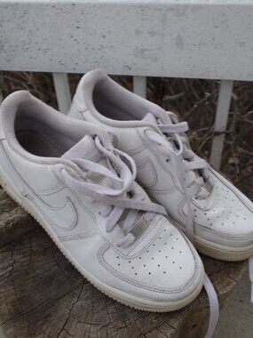 White Nike Air